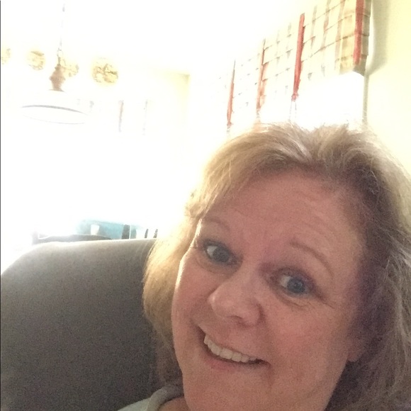 Meet your Posher, Jo-anne - Picture 1 of 1